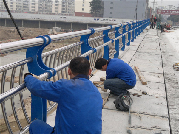 屯昌不锈钢河道护栏的特性及其在城市景观中的应用