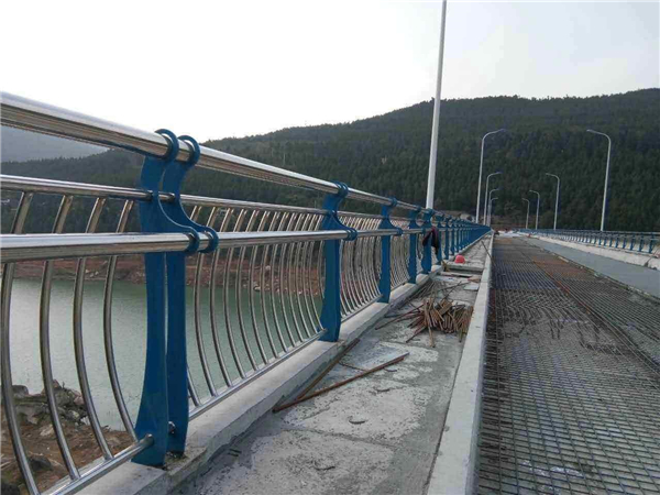 屯昌不锈钢桥梁护栏防腐措施的重要性及实施策略