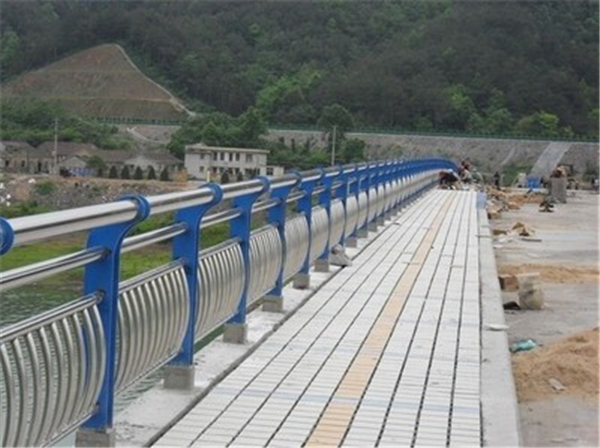 屯昌不锈钢桥梁护栏是一种什么材质的护栏